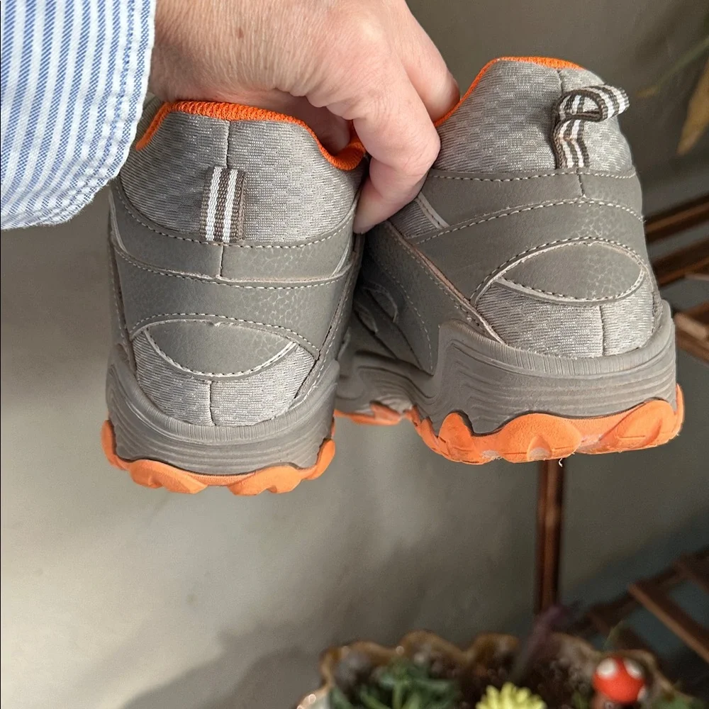 Merrell Kids' gray and Orange Boots size 3.5 lightly used‎ great condition